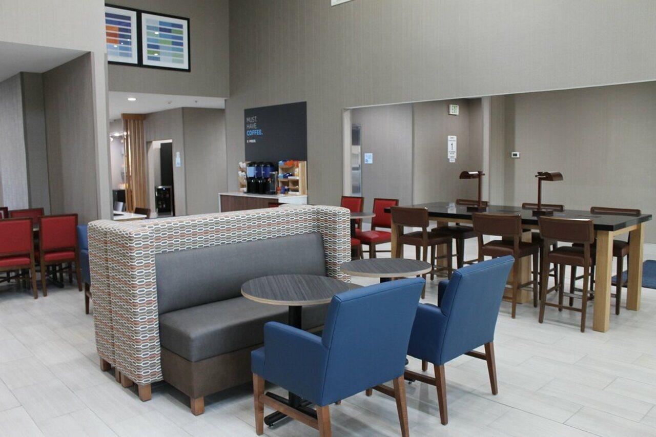 Holiday Inn Express & Suites - Tulare By Ihg Luaran gambar