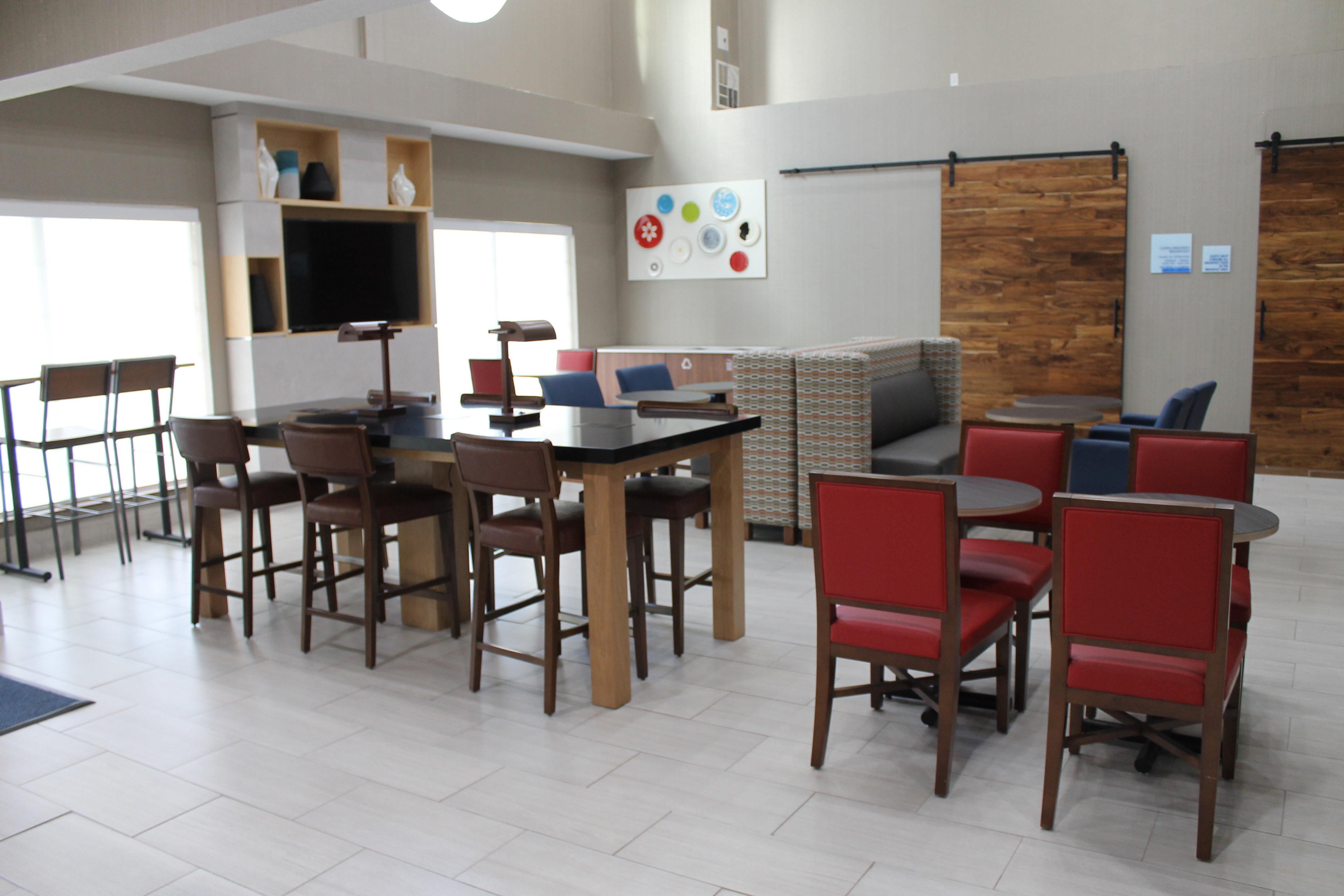 Holiday Inn Express & Suites - Tulare By Ihg Luaran gambar